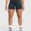 Gains Seamless Plain Shorts